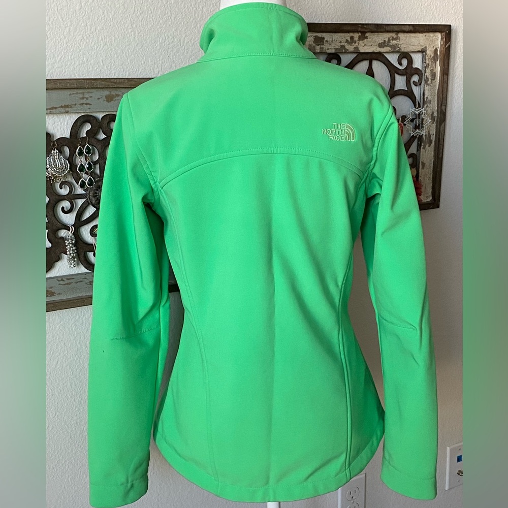 Women’s The Northface Softshell Jacket. Size Smal… - image 2